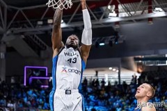 勇士队季后赛首轮激战强敌，突破重围信念坚